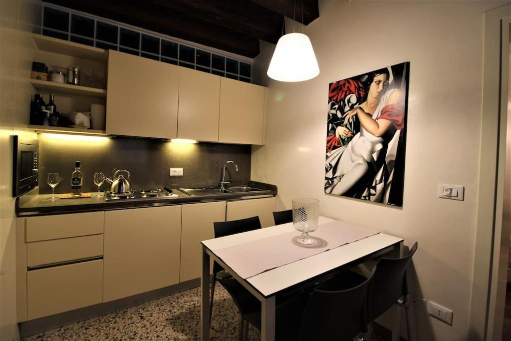 San Marco Charming Apartment With Canal View Venice Exterior photo