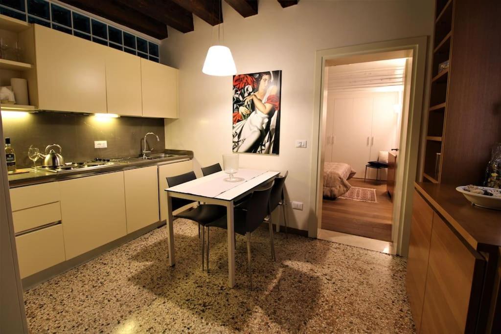 San Marco Charming Apartment With Canal View Venice Exterior photo